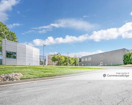 Office space for Rent at 2901 Rock Creek Pkwy in Kansas City