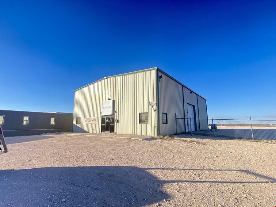 Hobbs, NM: 3,800 SF Office/Shop on 4.50 Acres, Fenced Yard