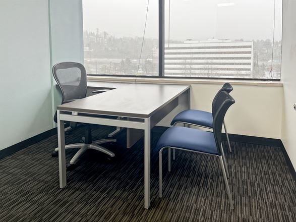 WA, Renton - Triton Towers Three