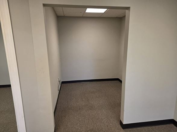 Contractor's Business Park: 1800sf Flex Condo for Sale or Lease