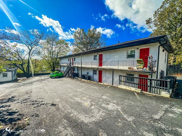 18-Unit Multifamily Near Downtown Atlanta | 7% Cap Rate | 100% Occupied