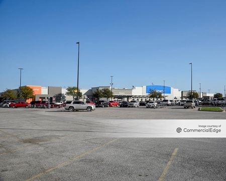 Retail space for Rent at 1200 North US Highway 77 in Waxahachie