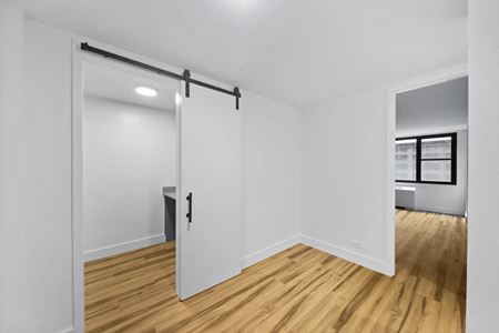 330-512  Space Photo Gallery 13