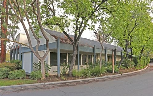 ±936 SF of Professional Office Space Off Shaw Ave
