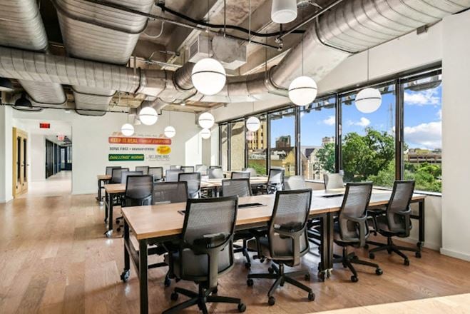 Common Desk - Travis Park Plaza