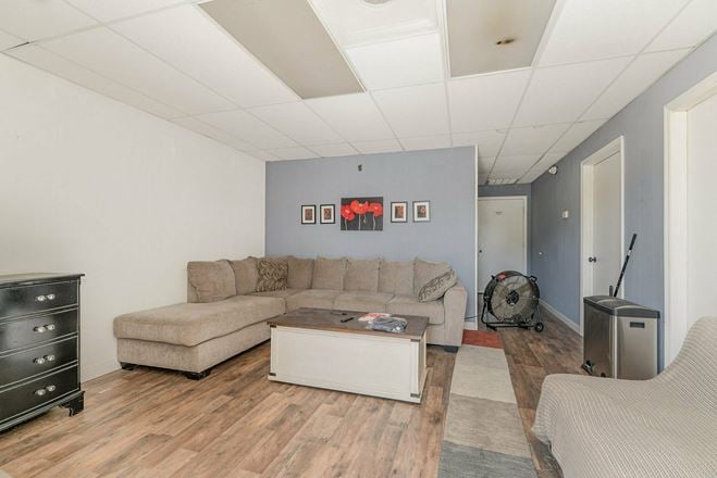 1310 Starr Dr