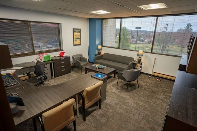 1225 Washington Pike Suite 301, Bridgeville, PA 15017