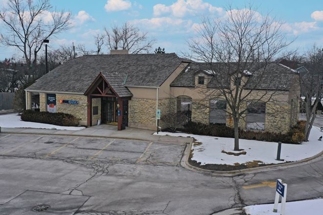 2595 Waukegan Road