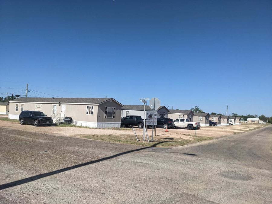 Texas Oil Country - Snyder, TX - Scurry County - MHC Mobile Home Park - 16 Units - Room for Approximately 8 More