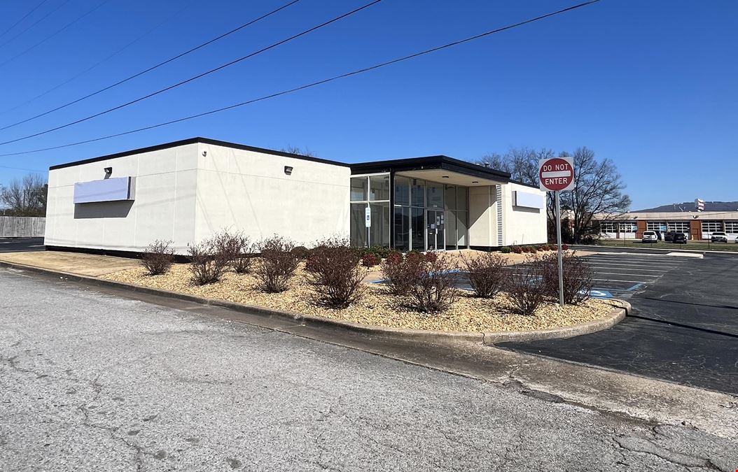 Former Bank Branch at 2004 Country Club Ave