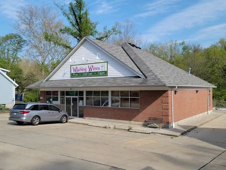 Retail space for Sale at 8161 Camargo Road in Madeira
