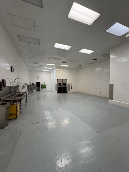 Industrial space for Rent at 4206 Arnold Ave in Naples