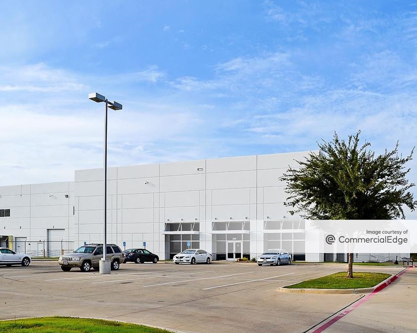 6601 Oak Grove Road, Fort Worth, TX 76134