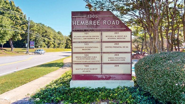 Move-In Ready ±1,200 SF Medical Office Suite For Lease