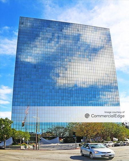 Photo of commercial space at 600 South Commonwealth Avenue in Los Angeles