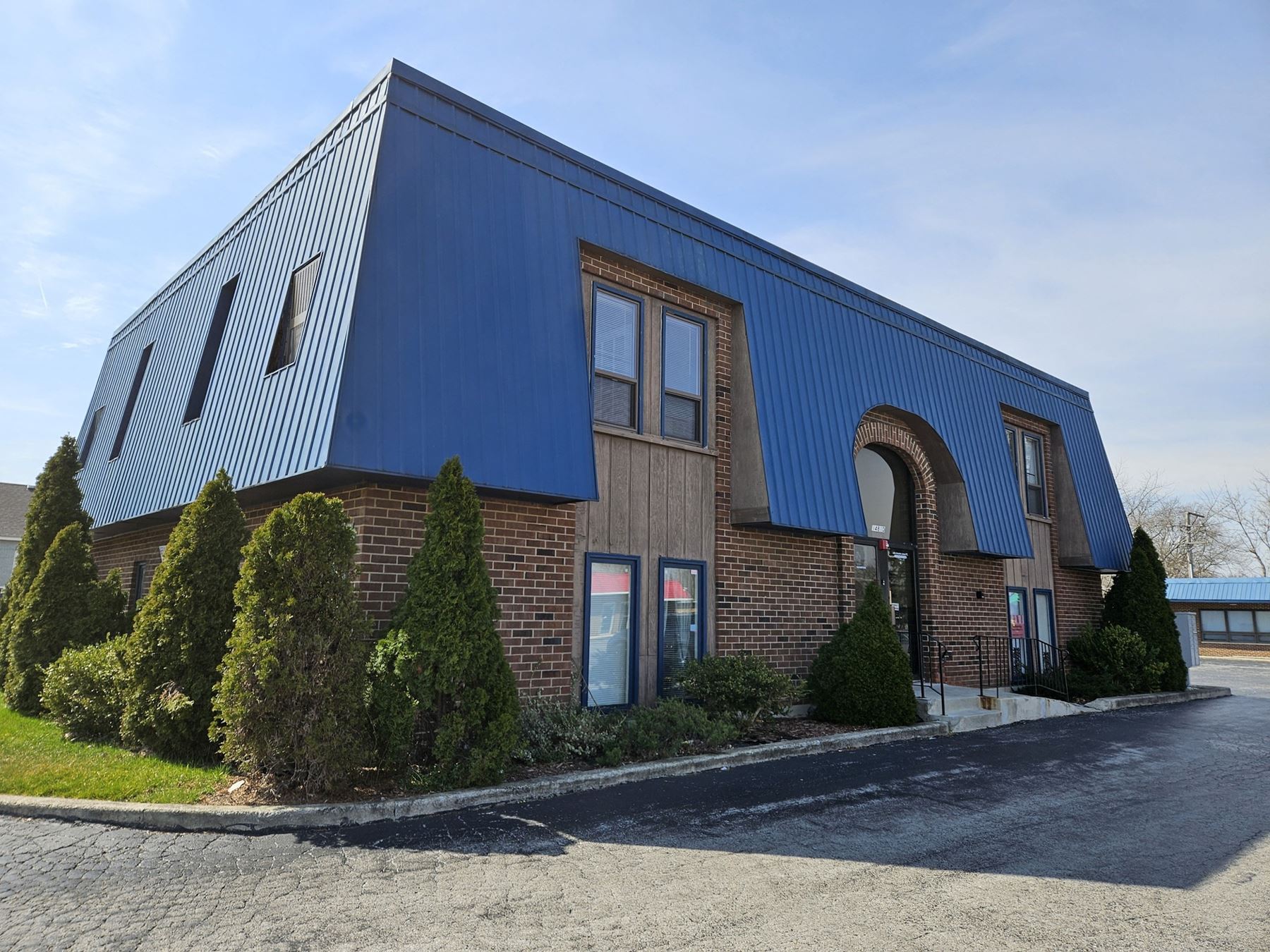 10-Unit Oak Forest Office + Retail Building | A Two-Building Portfolio