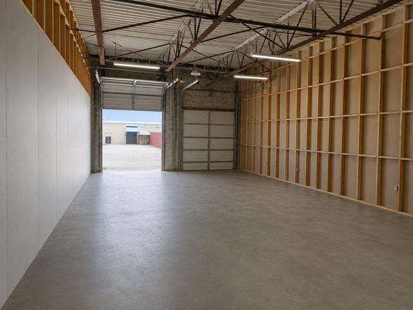 Industrial - Vertical Warehouse - Freight Terminal - Distribution 