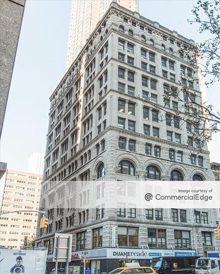 Shared and coworking spaces at 305 Broadway in New York