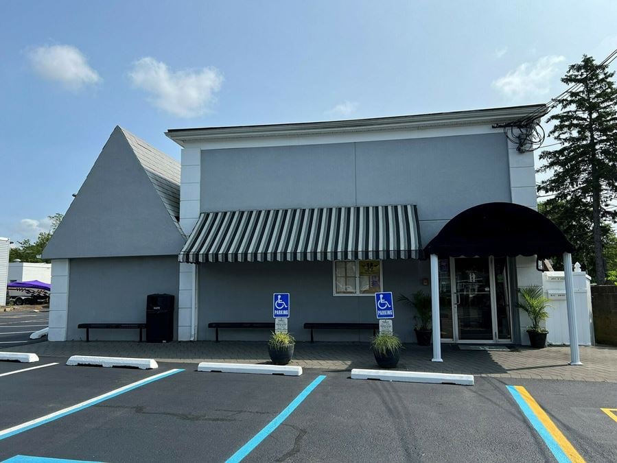 Successful Jersey Shore Restaurant with Liquor License on ±0.38 Acres For Sale