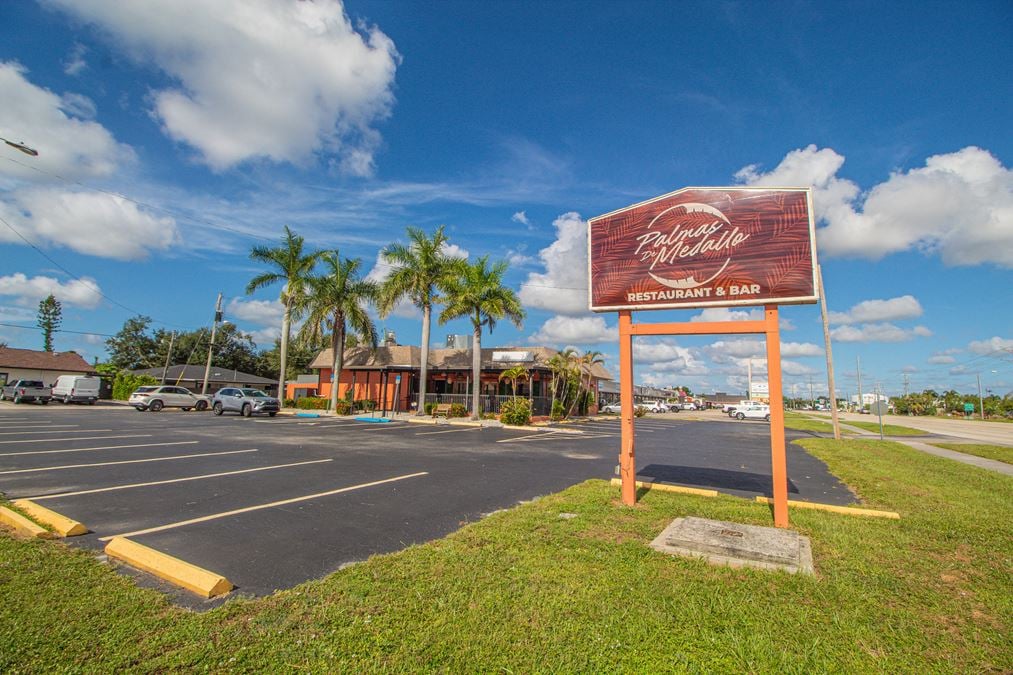 Turnkey Restaurant with Great Visibility in North Fort Myers