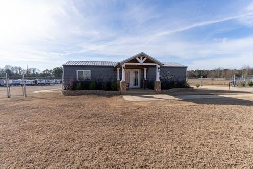 311 Valley Dr