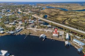 Rare Waterfront Convenience Store in Suwannee