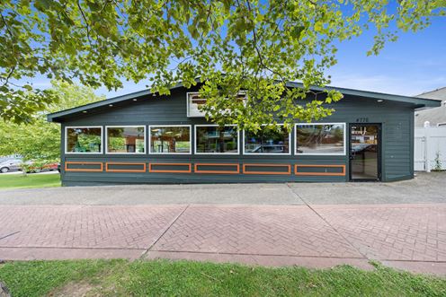 4776 Lake Ave
