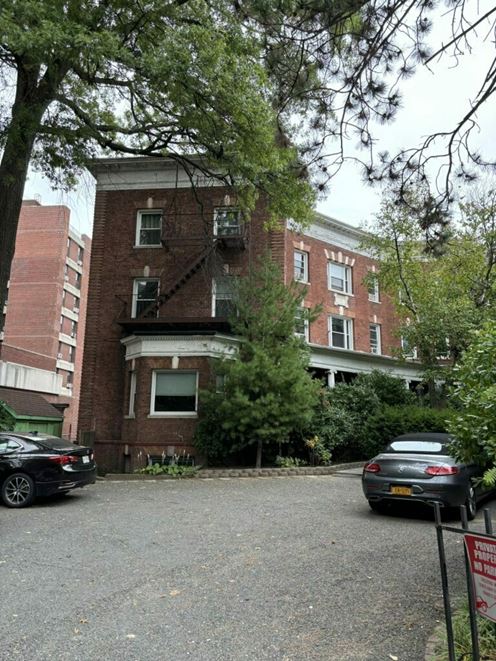 115 W 183rd St