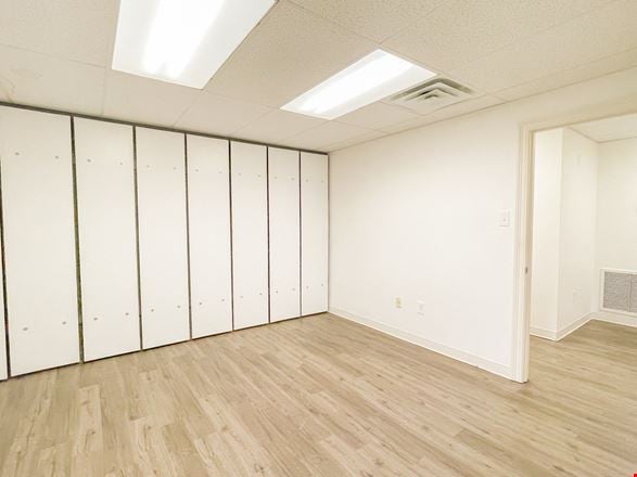Second Floor Office Suites in Metairie
