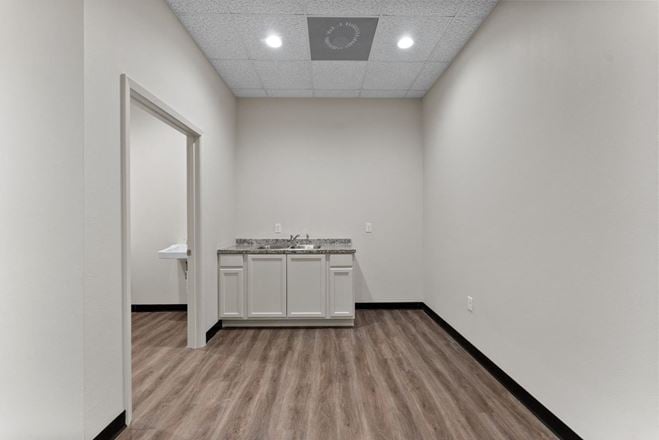 Building 7 - 25533 Richards Rd - Sublease