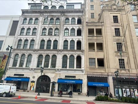 1130     Space Photo Gallery 3