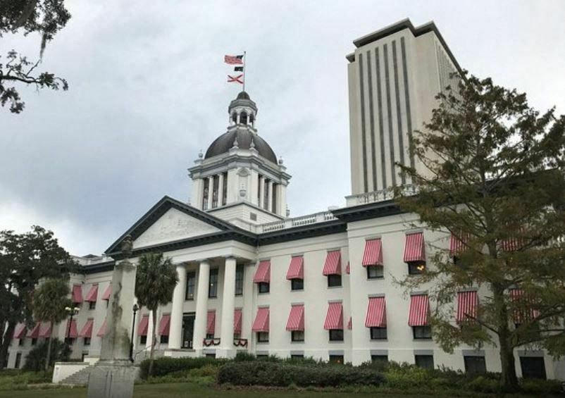 CITY BLOCK IN DOWNTOWN