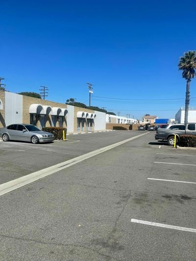 6900-6920 Knott