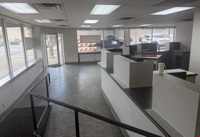 2,000SF Available at Park Place