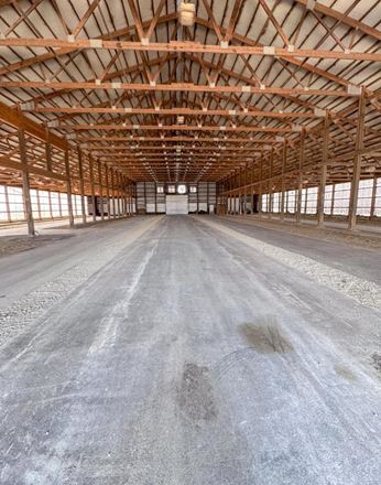 Large Industrial Warehouse with Flexible Layout & High-Capacity Doors