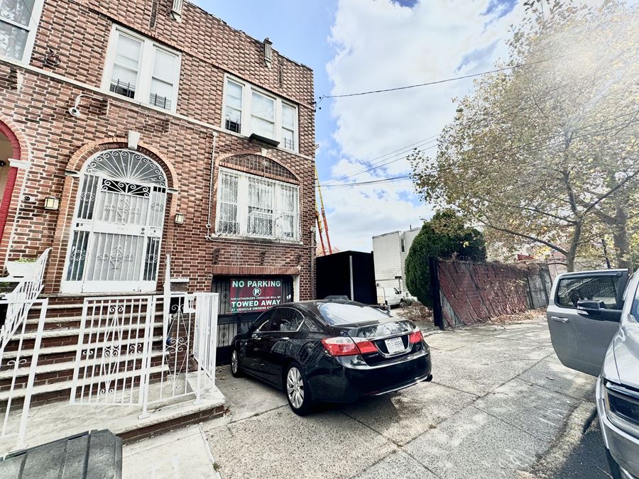 Two family house with an large empty lot for sale in Brooklyn