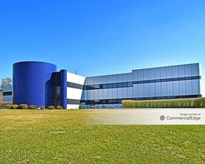 100 Commerce Dr