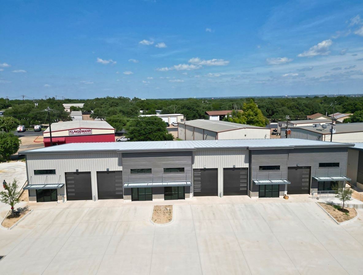 Whitestone Plaza - Flex Suites For Lease