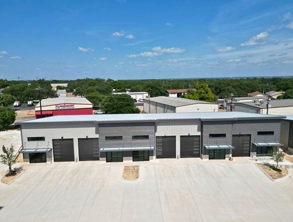 Whitestone Plaza - Flex Suites For Lease