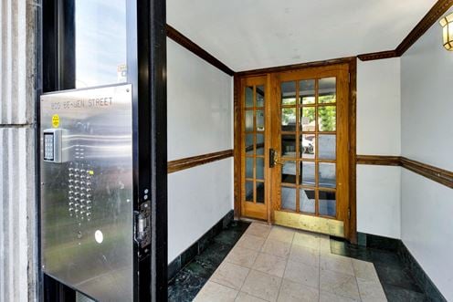 800 Bergen Street