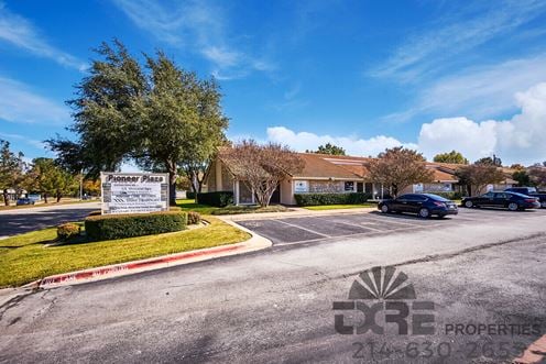 1112 West Pioneer Pkwy