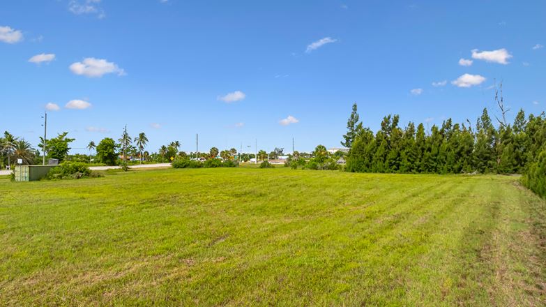 4.3± AC Commercial Development Site on McGregor Blvd | Fort Myers, FL