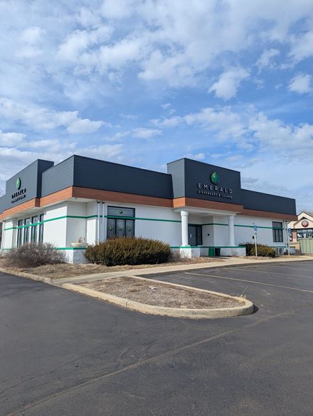 Retail space for Sale at 660 E State Road in Island Lake