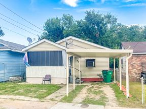 Income Producing Duplex between Jefferson and Airline