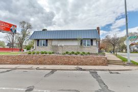 2402 Grand Ave
