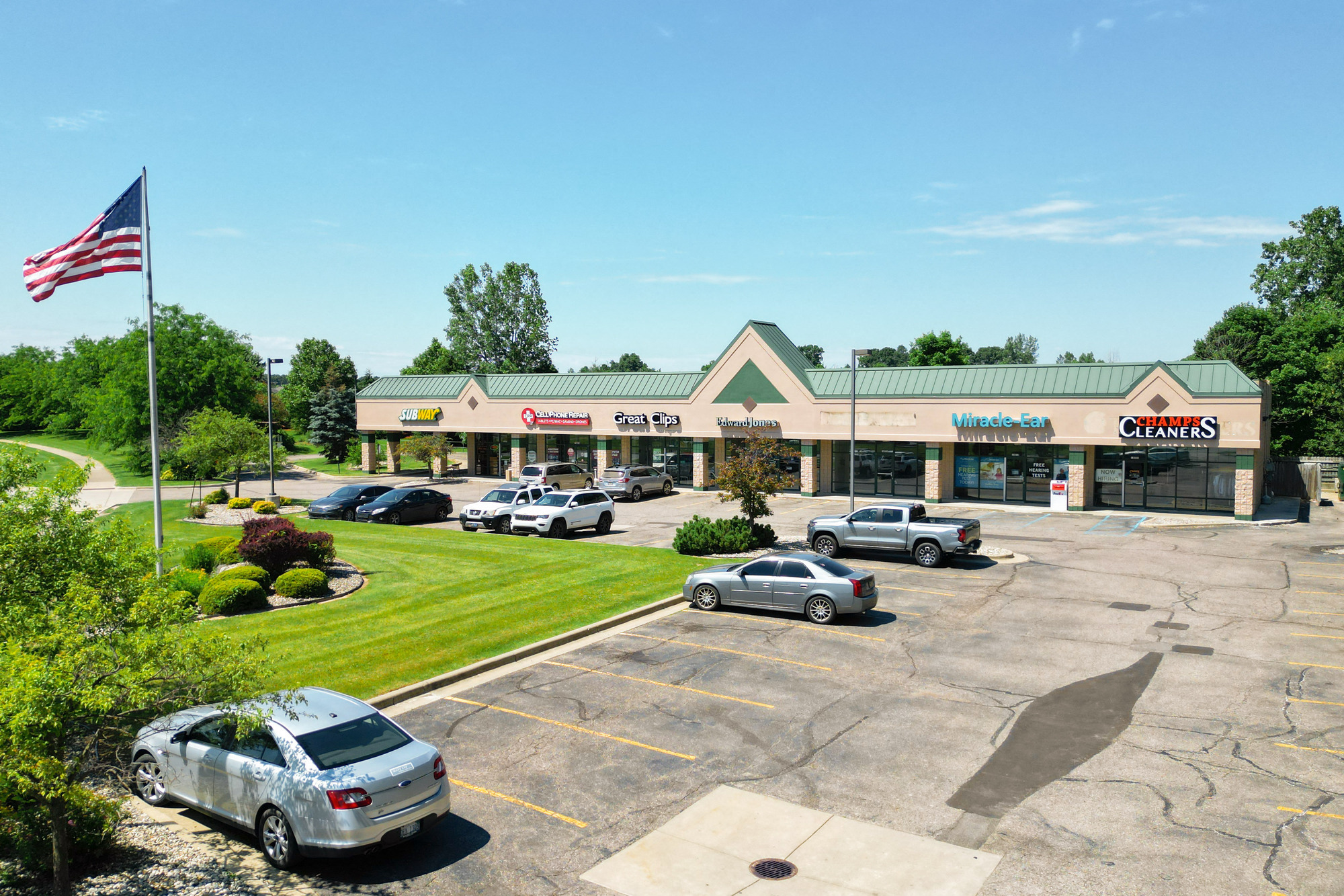 18000-18050 Silver Pkwy, Fenton, MI 48430