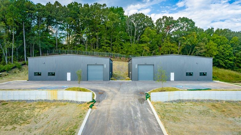 3906 Caine Ln - Sale