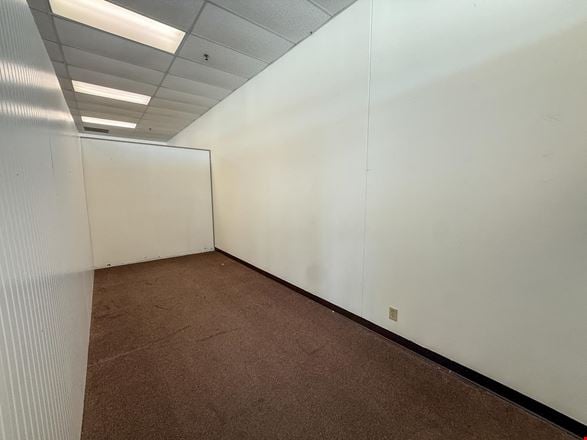 High-Visibility Retail, Showroom & Flex Space Near I-90