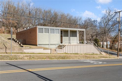 401 E Stephenson Ave