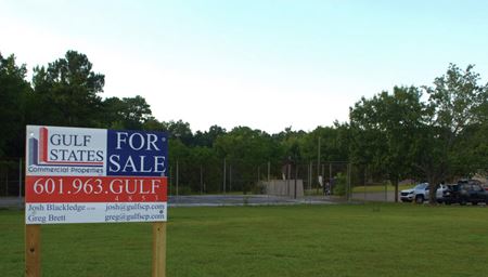 Photo of commercial space at Central School Road in Hattiesburg